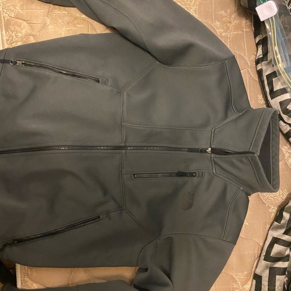 Worn twice The Norrh Face Mens Shell wind/rain jacket. Small. - Picture 1 of 6